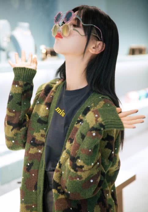 杨超越巴黎惊艳成最大黑马!巫女装生图秒杀baby大翻盘
