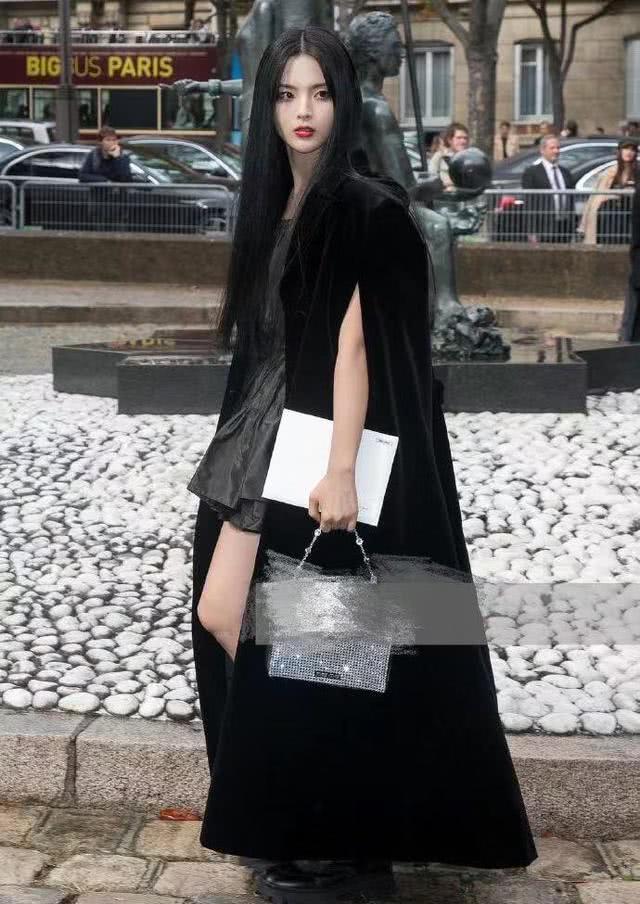 杨超越巴黎惊艳成最大黑马!巫女装生图秒杀baby大翻盘