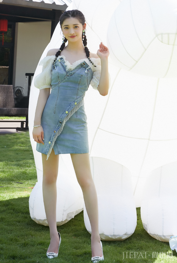 周洁琼的蝎尾辫超亮眼,好看又青春,活力十足