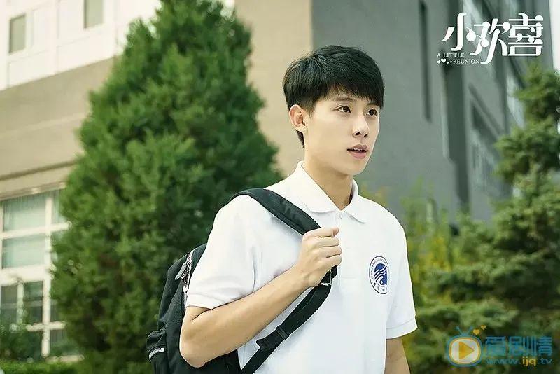 刚红就被曝光恋情，私联粉丝，黄磊都帮不了他？