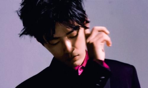 肖战生日前晚遭私生围堵,还被挤得撞到了头,保安:你们开心了?