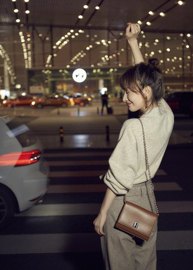 吴昕小姐姐用精致大气的首饰搭配，绽放出不一样的光彩