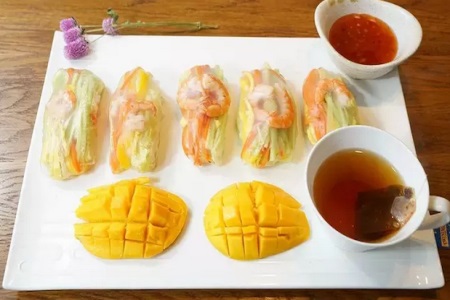 女生营养减肥早餐,春卷+茶品的奇妙搭配