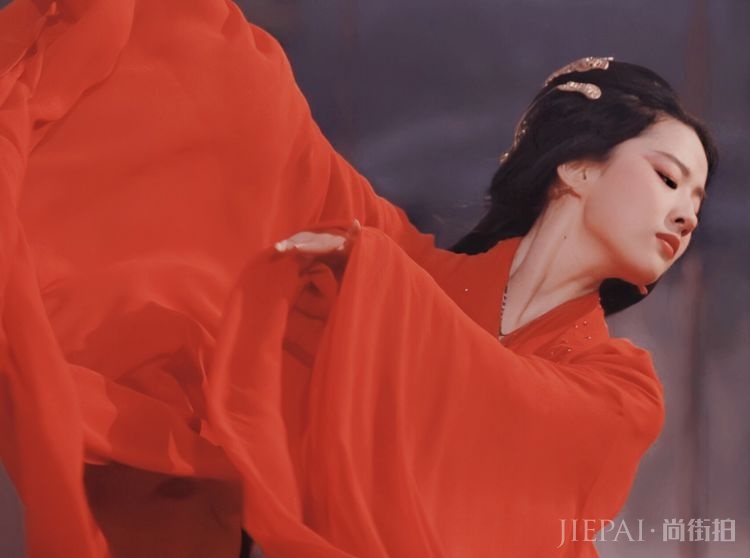 刘亦菲原来没演过清宫戏！看到她换上“甄嬛装”，终于明白为啥了