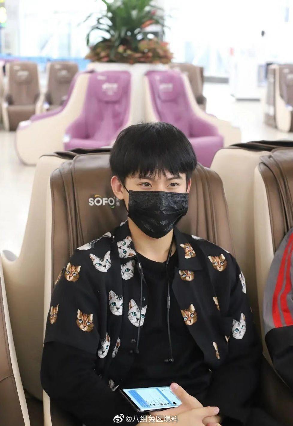 刚红就被曝光恋情，私联粉丝，黄磊都帮不了他？