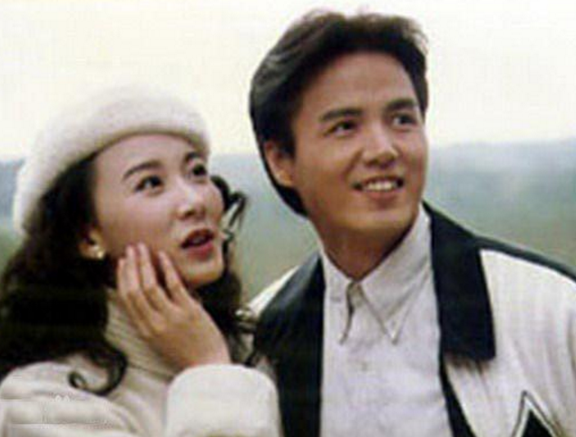 张庭老公年轻时是硬汉，近照曝光像大妈，夫妻俩互搂热舞场面太美