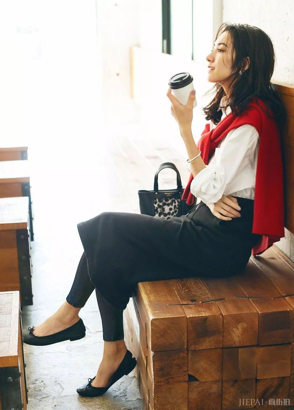 毛衣怎么穿既舒服还温柔,跟着日本杂志学学吧