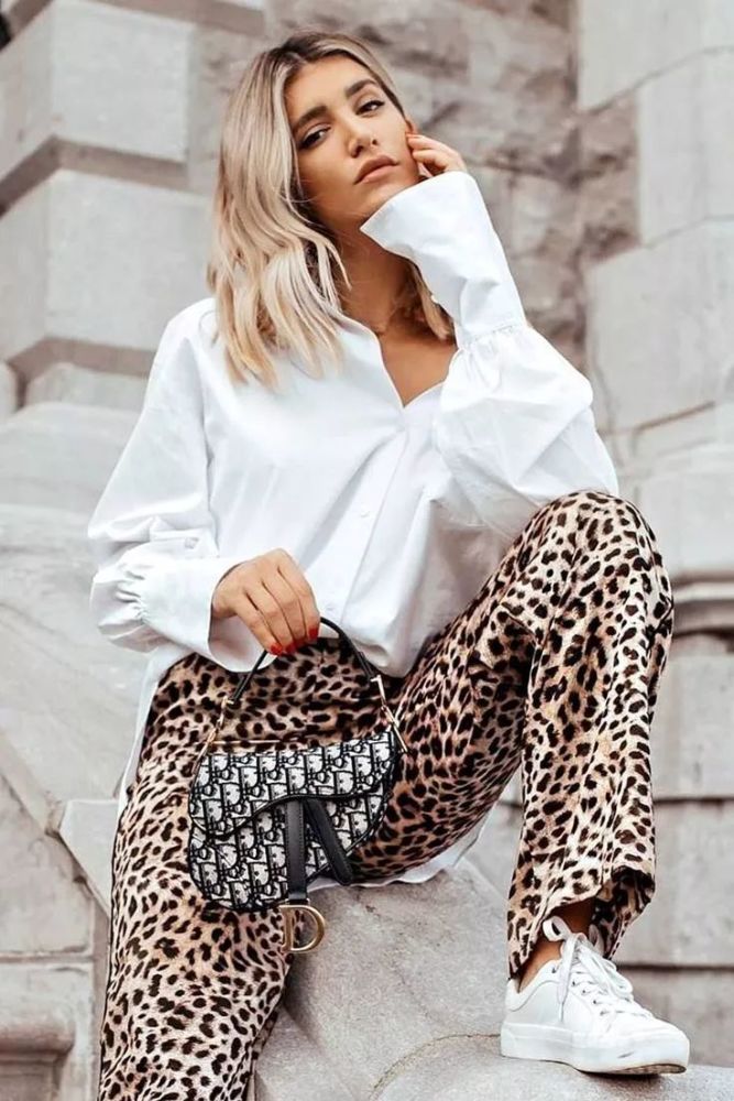 别再说155小个子不好买衣服,GET这5种穿搭超显高