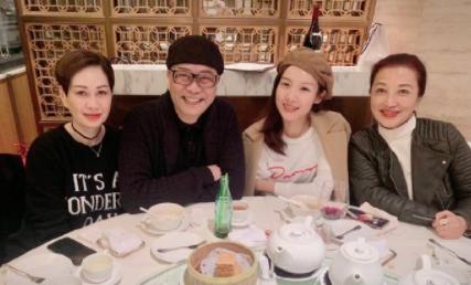 大明星娶了女粉丝,婚后发现老婆家产80亿,今被迫做“软饭男”