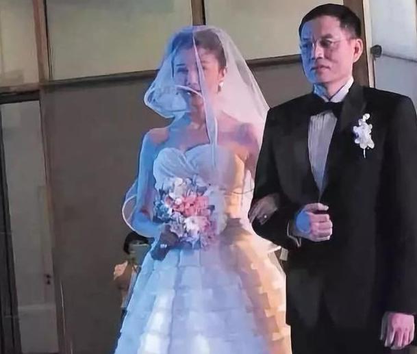 连摔三跤,“内地第一古典美女”的过往,辉煌而又坎坷