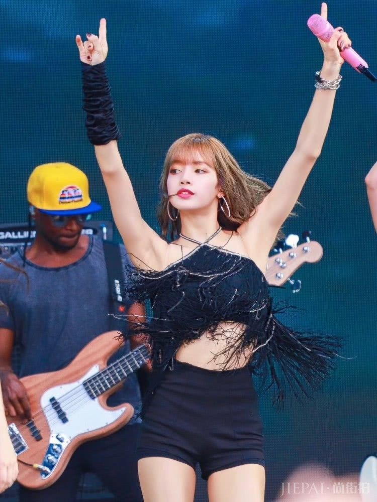 回顾LISA经典舞台造型,似乎每套都很好看