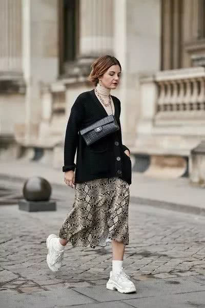 别再说155小个子不好买衣服,GET这5种穿搭超显高