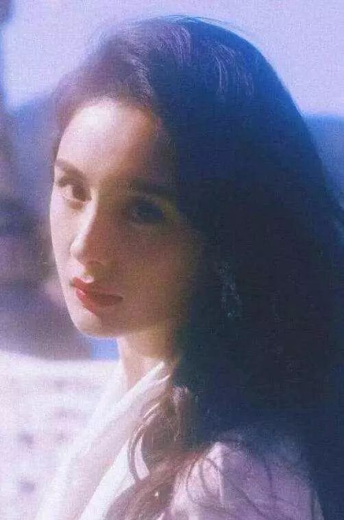 女星玩转港风妆,乔欣变化大,刘亦菲似画上美人!