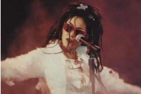 张天爱挑战粉色脏辫，女星都喜欢的编发原来是王菲玩剩的