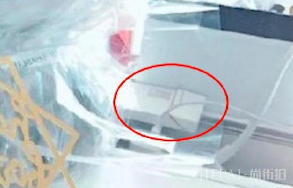 火箭少女又一成员黑料被扒,路边抽烟还乱扔烟头,大批粉丝脱粉