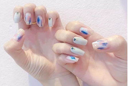 1562832512455074.jpg 梦幻渐变晕染美甲制作步骤教程,清爽夏日点亮指尖