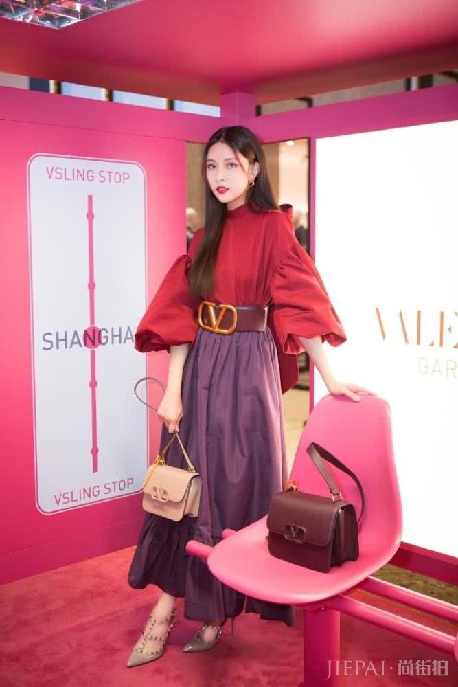 宋妍霏私服穿搭简约时尚温柔慵懒，不愧为新生代带货女王