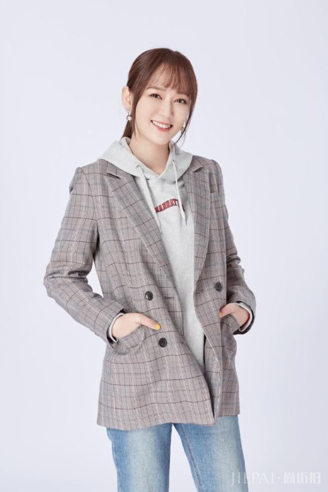 陈乔恩这个秋天被这五款外套承包了，照着穿你也能够变成女神！