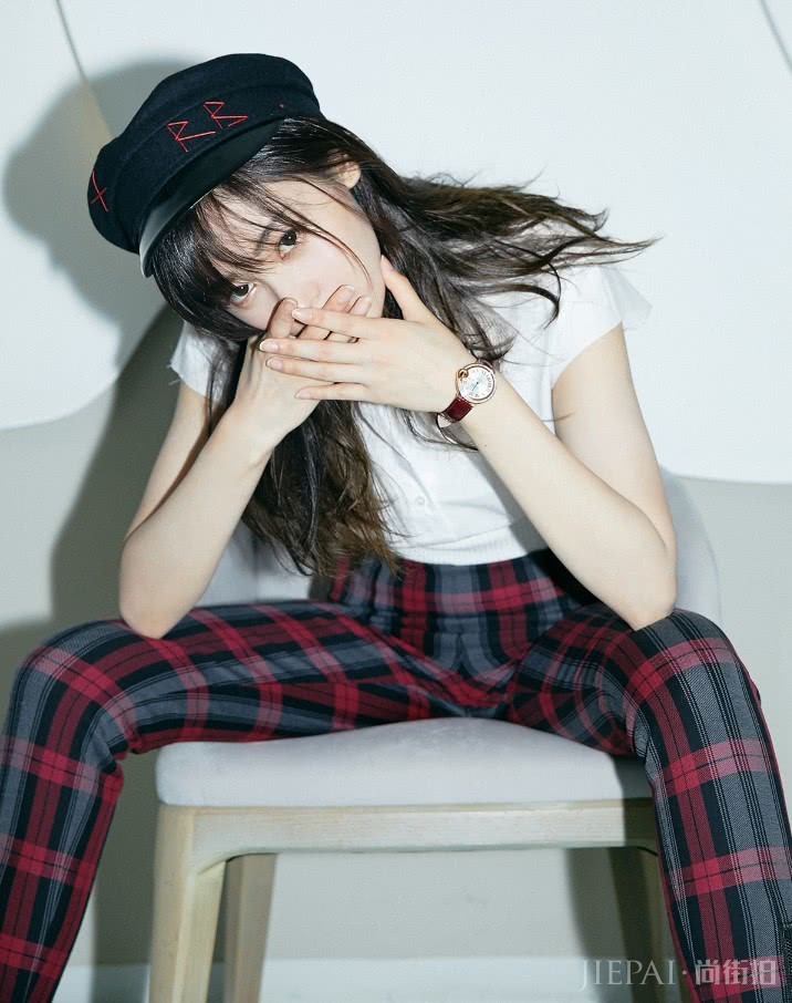 张天爱身材比例真好,看到她格纹休闲裤穿搭女生都酸了