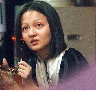 她是歌坛铁娘子，偶像剧女王，被亲妈诬陷吸毒，沉寂11年自信回归