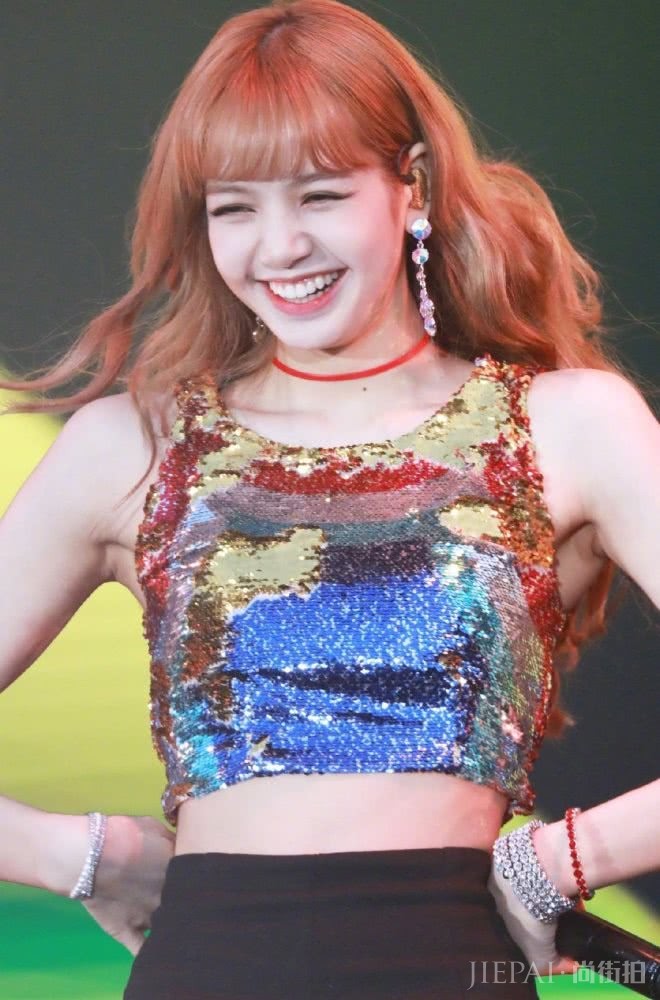 回顾LISA经典舞台造型,似乎每套都很好看