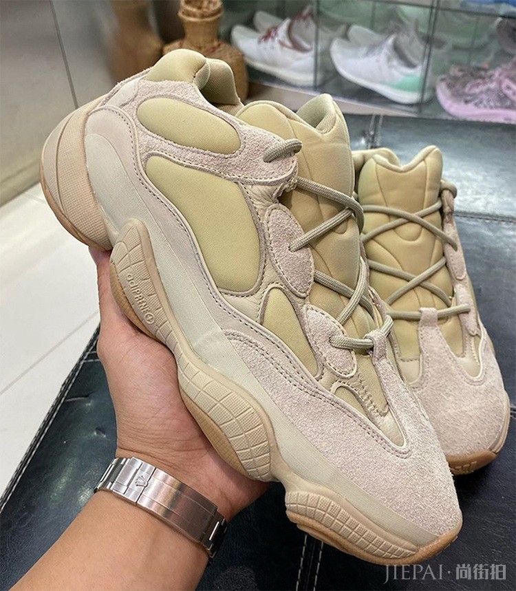 YEEZY 500强势更新,这次连鞋型也动!