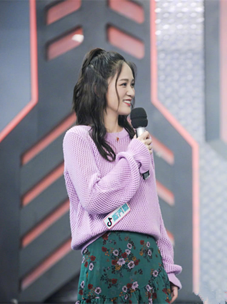 陈乔恩参加《女儿们的恋爱》穿印花纱裙约会,40岁了还是这么少女