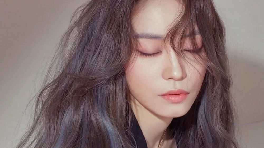 秋冬最火发型,要像LISA、杨超越这样色儿的才够美