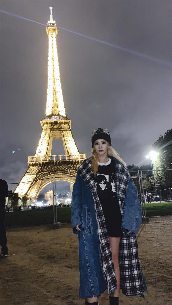 韩圈童颜代表成时装周常客，连灿烈也是迷弟，皮肤身材都好绝