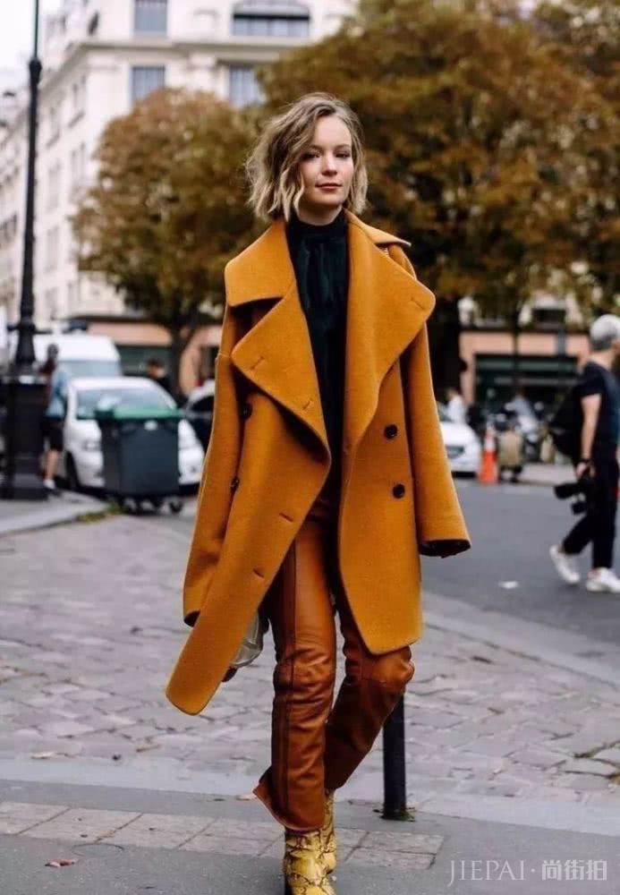 焦糖色这么好看,配什么颜色显白还高级?