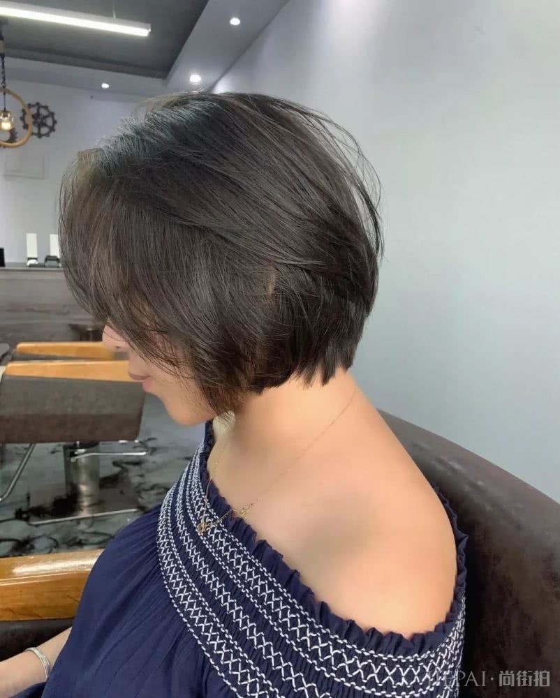 金秋流行“JJ烫”，百搭时尚不土气