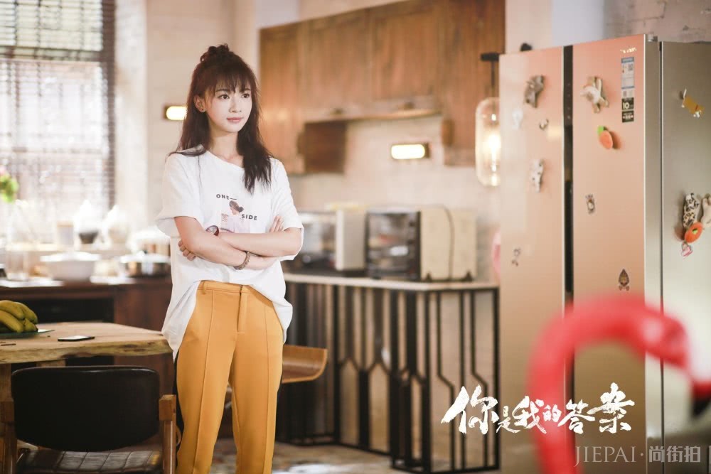 白小鹿在《你是我的答案》中穿得也太美了吧,看剧都觉得超养眼