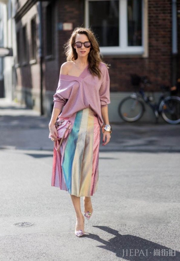 欧美街拍：看体重超过110斤的女人都是怎样穿裙子的