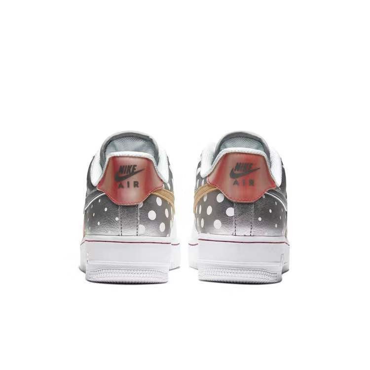星星波点加身!这双 Air Force 1 太可爱啦!