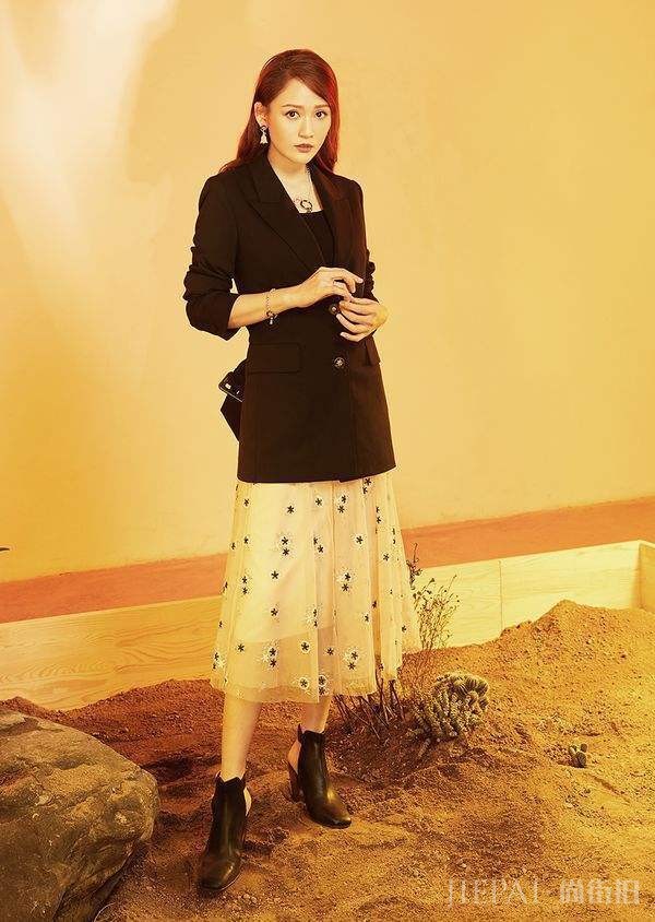 陈乔恩这个秋天被这五款外套承包了，照着穿你也能够变成女神！