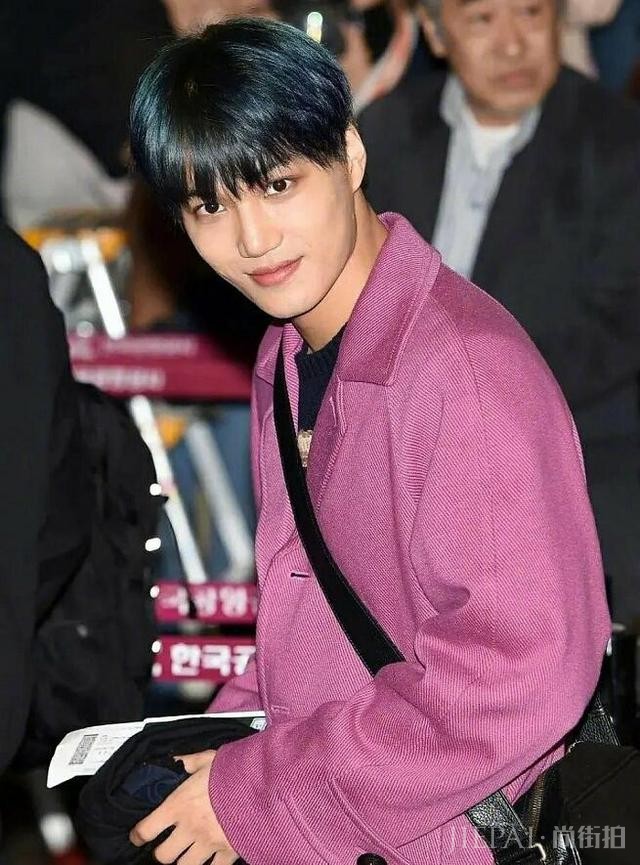 网暴又开始了？雪莉葬礼结束后，郑秀晶前男友穿了件衣服被骂