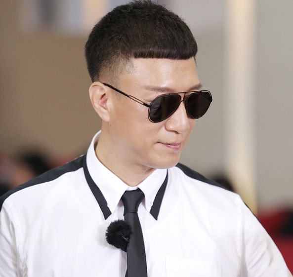 遭受过“校园暴力”的5位明星,第2位被同桌打哭,第5位被掀裙子