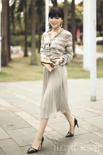 40岁女人职场怎么穿？简约时尚有质感的搭配才显气质