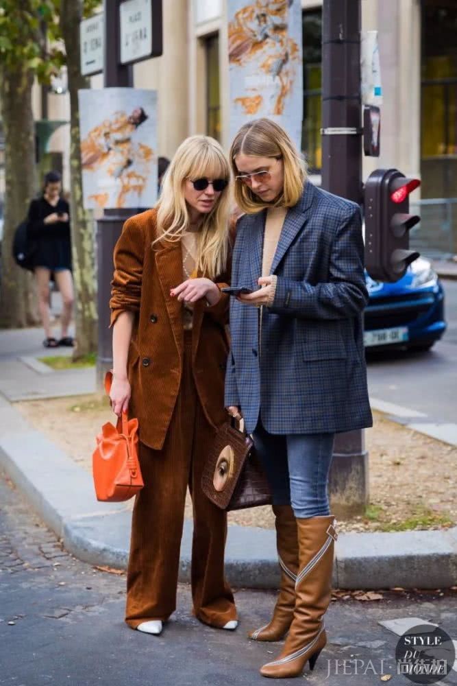 焦糖色这么好看,配什么颜色显白还高级?