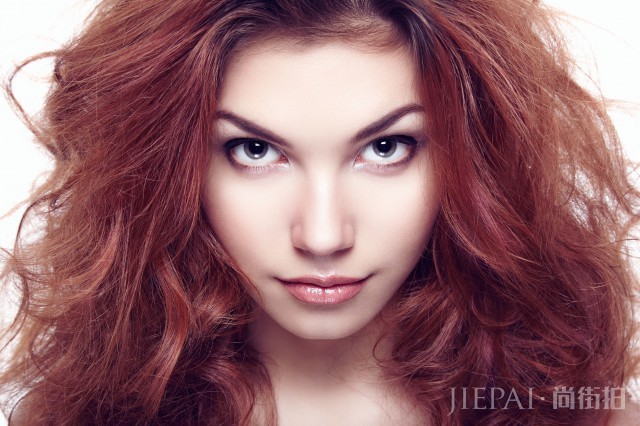 赵丽颖中分卷发发型图片同款 既修饰脸型又可爱迷人