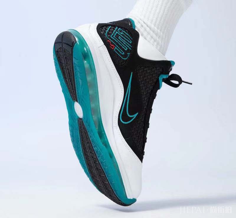 发售日期已确定!LeBron 7 经典红毯配色月底归来!