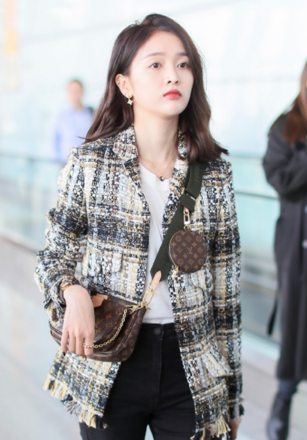 吴宣仪这裤子也太紧了吧,效果却出奇的好,年轻就是无敌