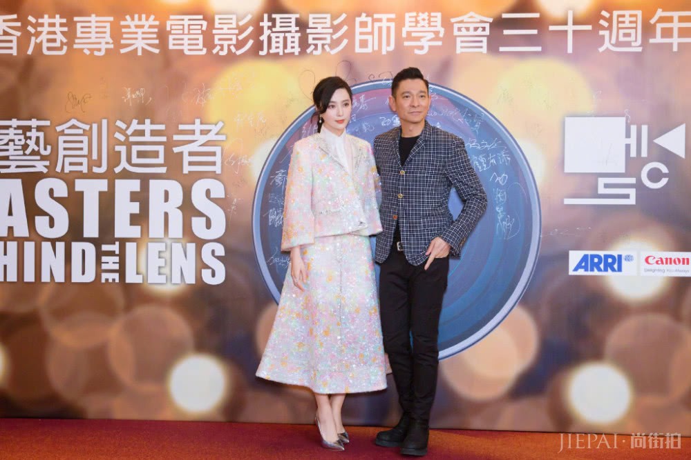 范冰冰复出后再度惊艳众人,烫钻西装配长裤颜值回春气场仍似女王