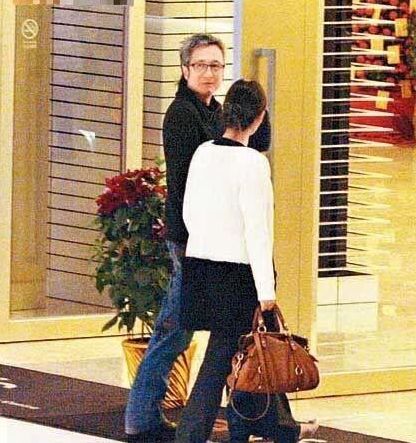 她比郑秀文还能忍,老公出轨8次忍耐31年,背后原因只有女人懂