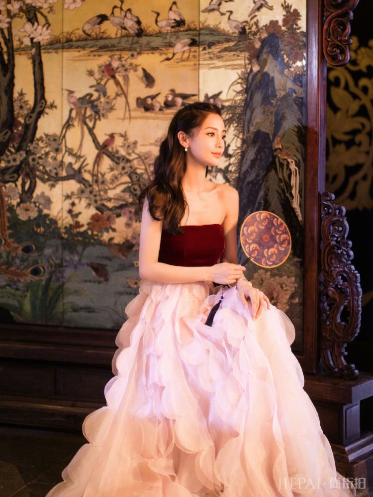 ANGELABABY颜值高还任性,挑战大背头造型意外穿成五五分?