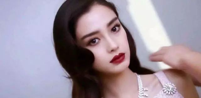 女星玩转港风妆,乔欣变化大,刘亦菲似画上美人!