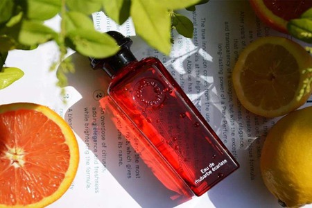 1551258347425043.jpg 香水清新怡人,带来魅惑女人味