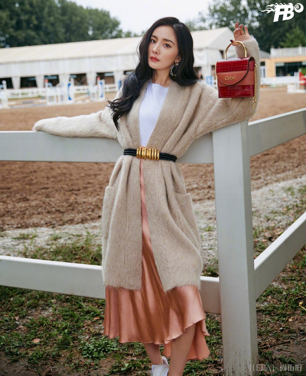 杨幂毛衣慵懒时尚写真图片