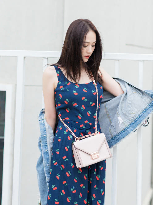 陈乔恩参加《女儿们的恋爱》穿印花纱裙约会,40岁了还是这么少女