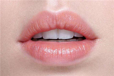 选择口红还是唇彩,关键还是看这三点